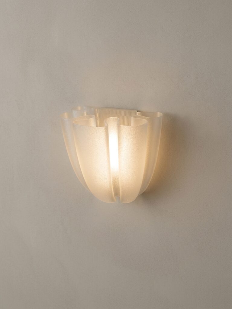 FrontWhiteLightFlo